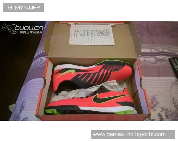 耐克足球鞋挤脚问题解析及解决方案分享 耐克足球鞋挤脚问题解析及解决方案分享